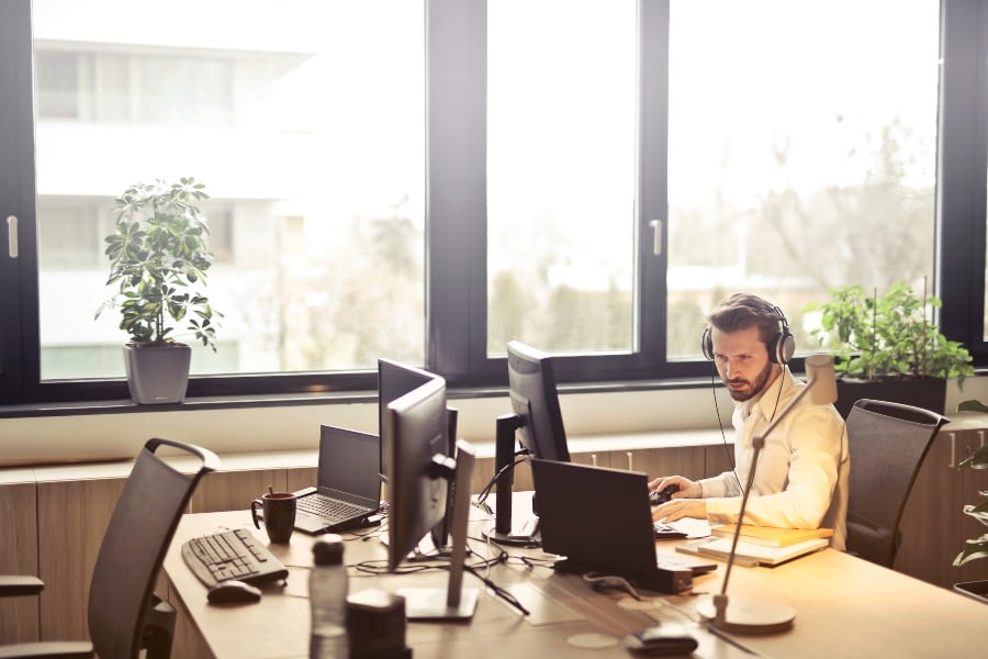 How Can a Virtual Receptionist Help Your Home Business?